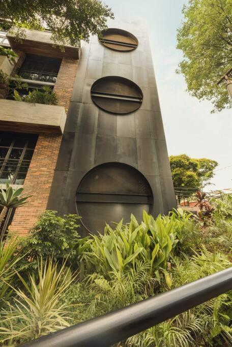 Hotel Meridiano Lofts Medellin Bagian luar foto